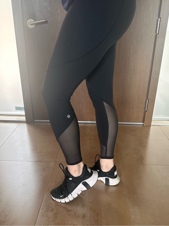 Pants - Lululemon Full Length Leggings with Mesh Panels - Black - Size 4